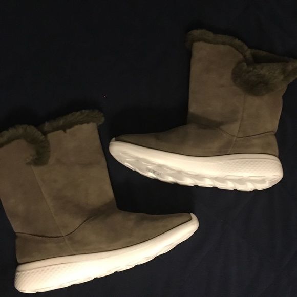 NWOT $75 Skechers | Gogowalk Suede Boots with Faux Fur Lining in Olive Green - Picture 5 of 9